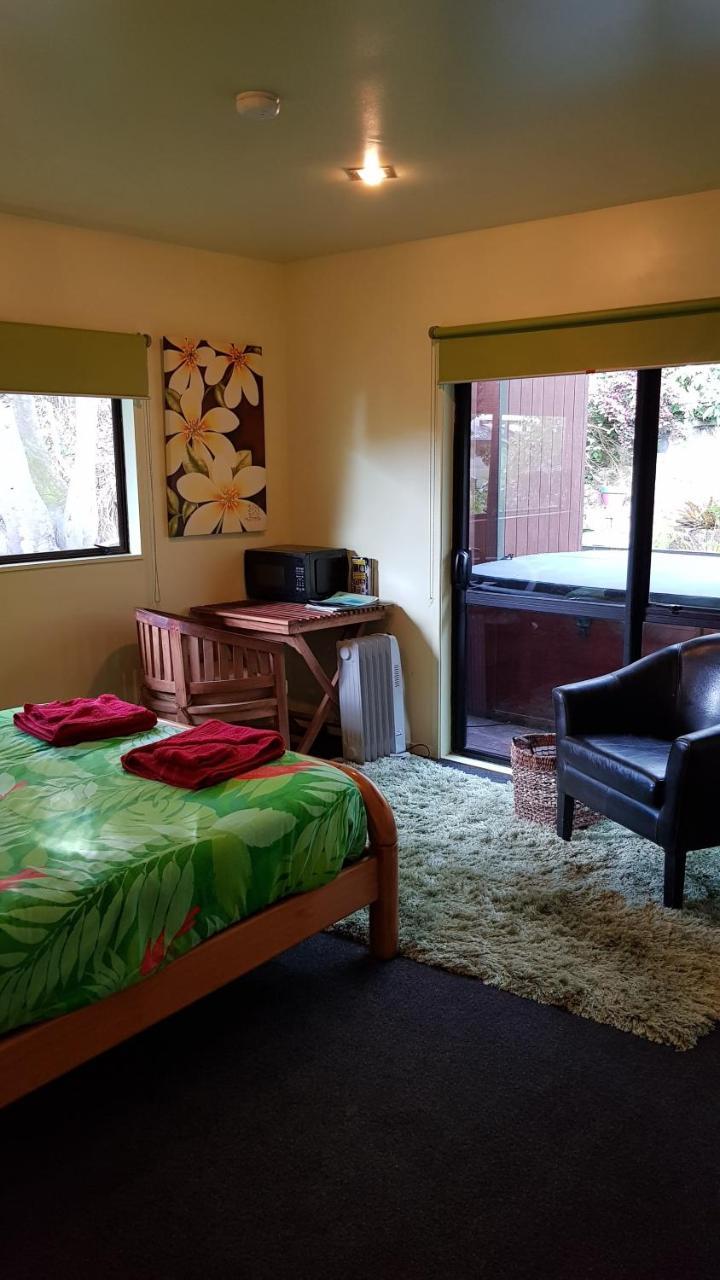 Pohutukawa Coast Bnb Te Puru Extérieur photo